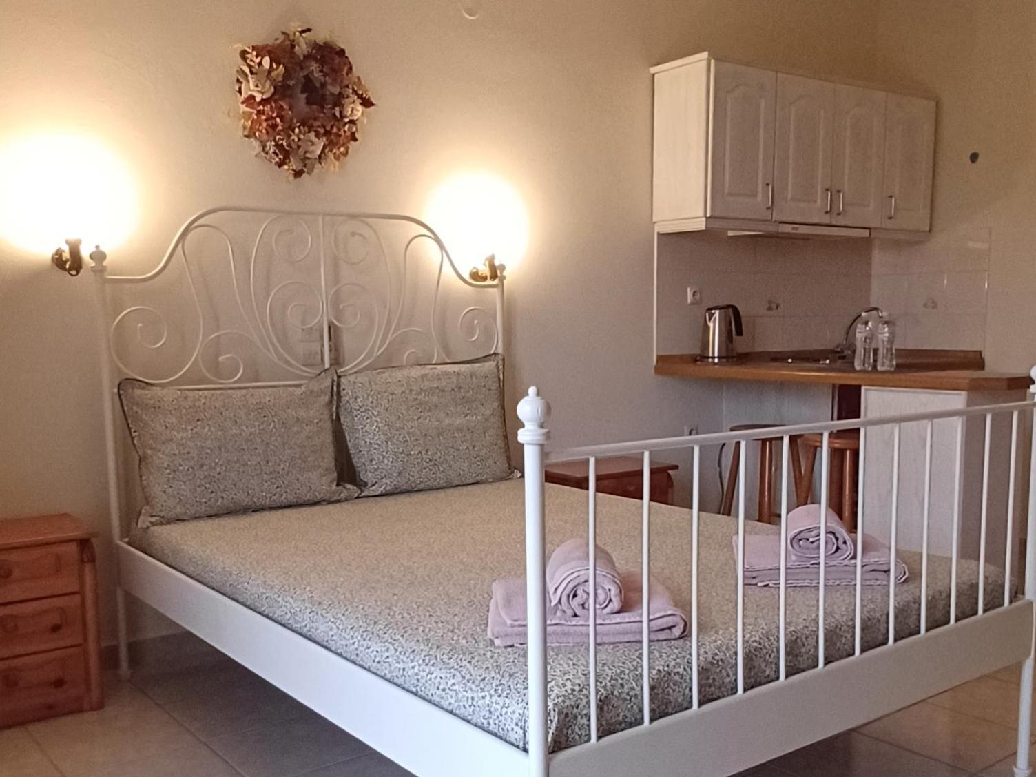 Flora Studios Corfu - Adults Only Benitses  Luaran gambar