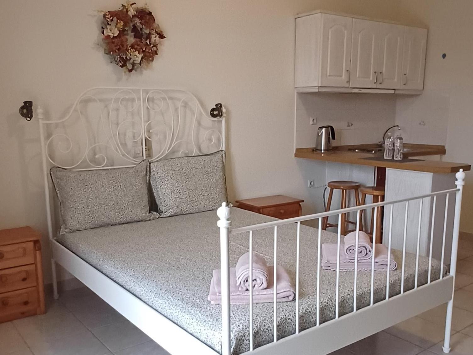Flora Studios Corfu - Adults Only Benitses  Bilik gambar